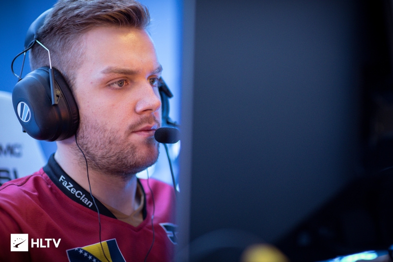 戏剧性的 r3salt - clax 交换在9 Pandas的RMR资格赛活动前几分钟敲定